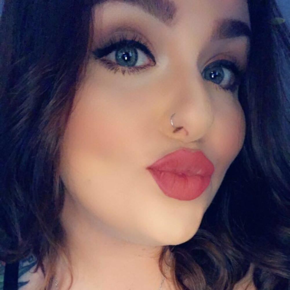 Meet your Posher, Courtney ♥️